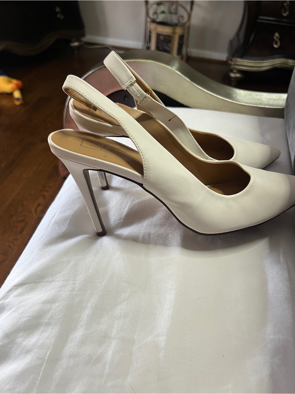 Slingback Pointed-Toe Pumps in Cream